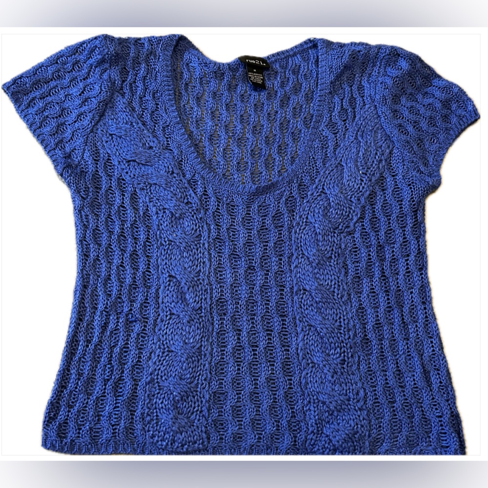 Rue21 blue knitted crop top